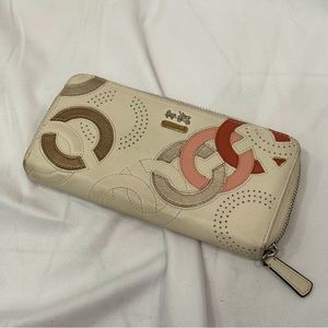COACH zippered wallet - white with pink Cs